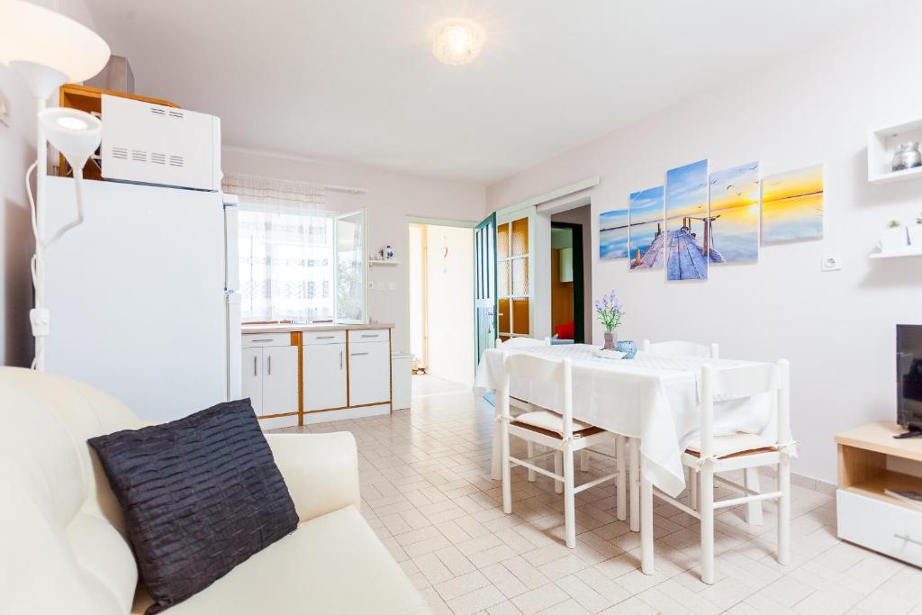 Kuchyň nebo kuchyňský kout v ubytování Holiday home Marija