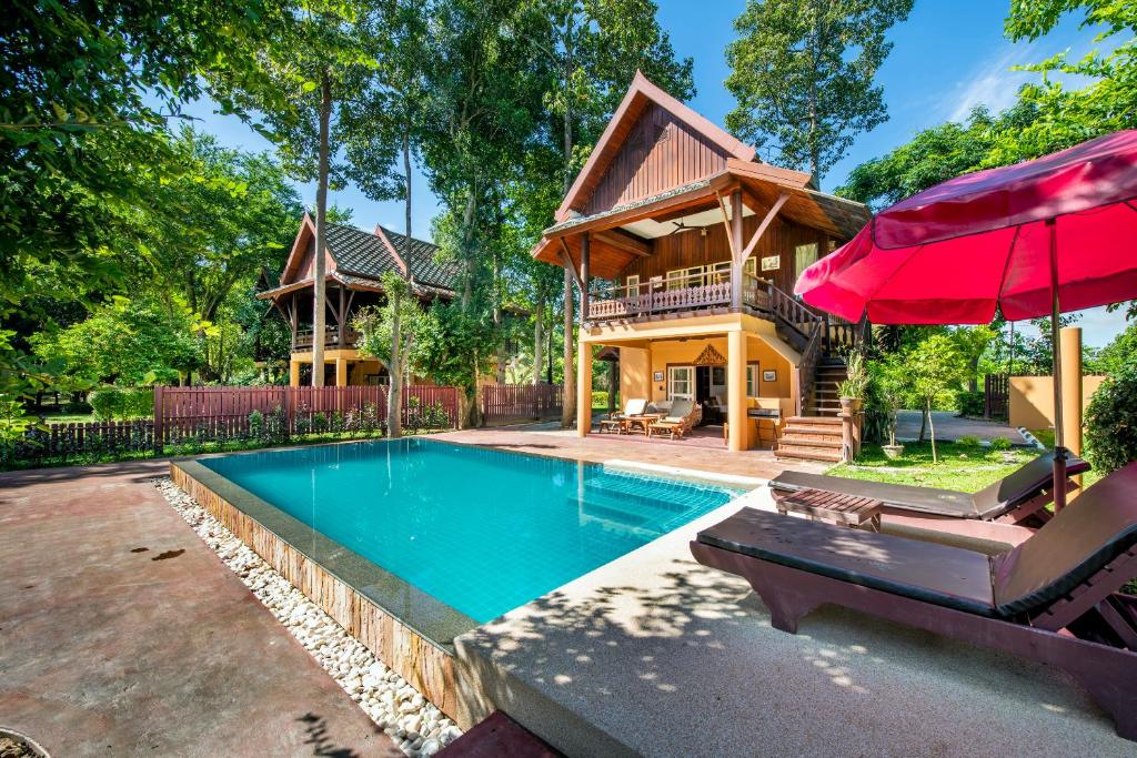 Bazén v ubytování Vana Varin Resort nebo v jeho okolí