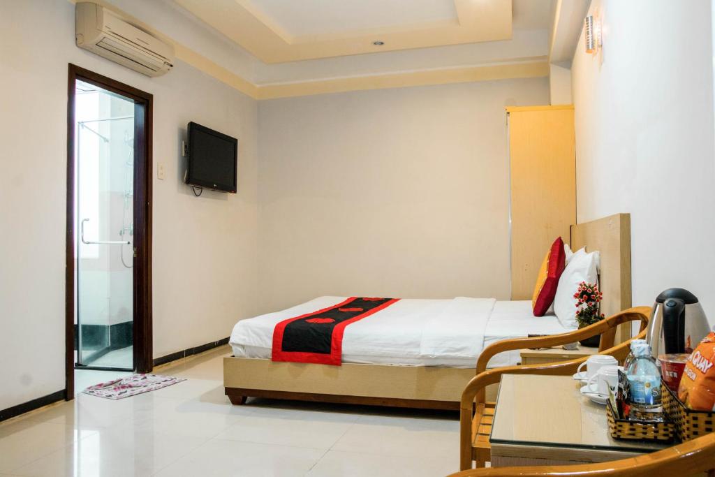 Postel nebo postele na pokoji v ubytování Le Duong Hotel