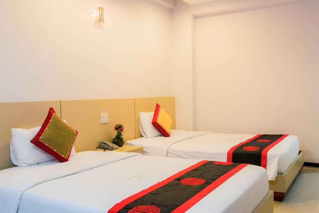 Postel nebo postele na pokoji v ubytování Le Duong Hotel