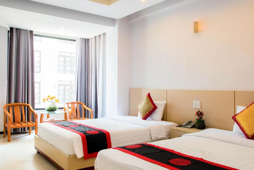 Ένα ή περισσότερα κρεβάτια σε δωμάτιο στο Le Duong Hotel