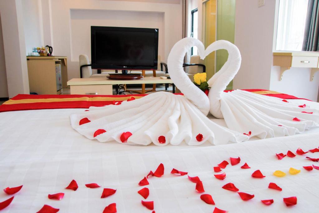 Postel nebo postele na pokoji v ubytování Le Duong Hotel