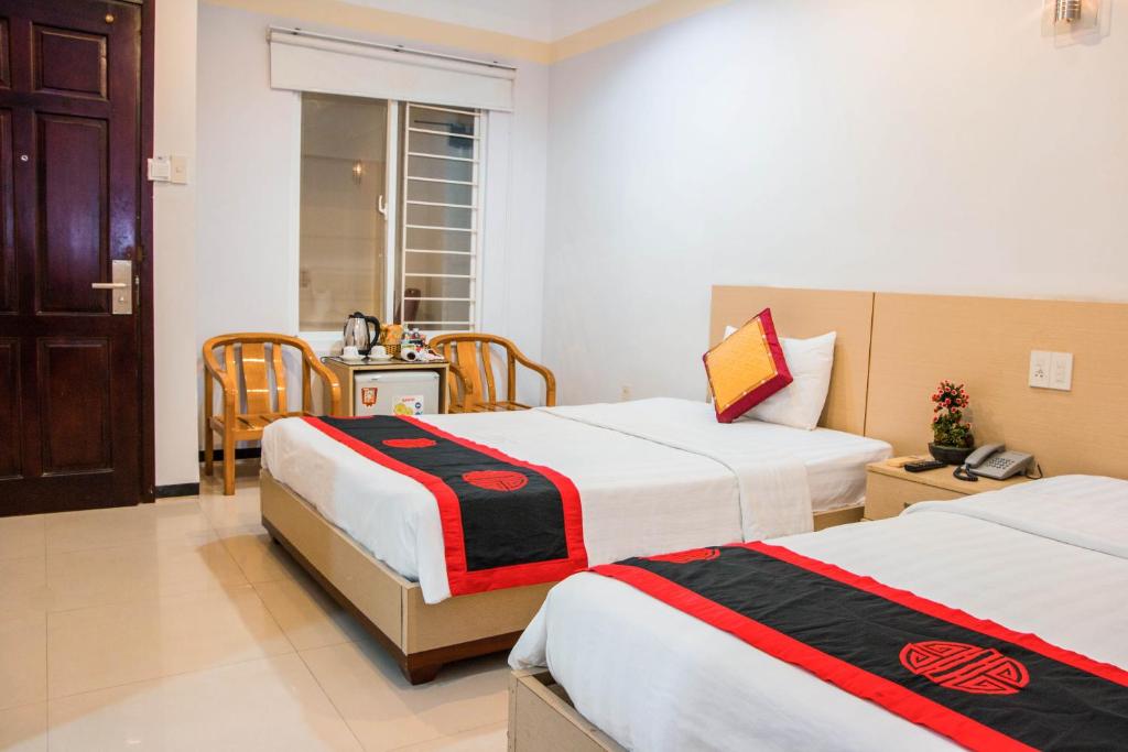 Postel nebo postele na pokoji v ubytování Le Duong Hotel