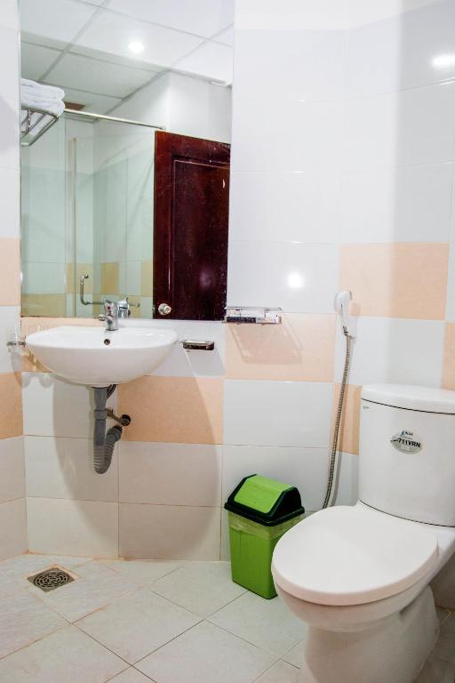 Koupelna v ubytování Le Duong Hotel
