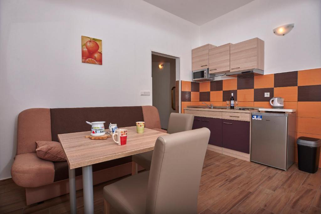 Kuchyň nebo kuchyňský kout v ubytování Apartmani B&B