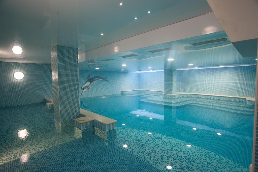 
The swimming pool at or near C Comfort Hotel & Wellness
