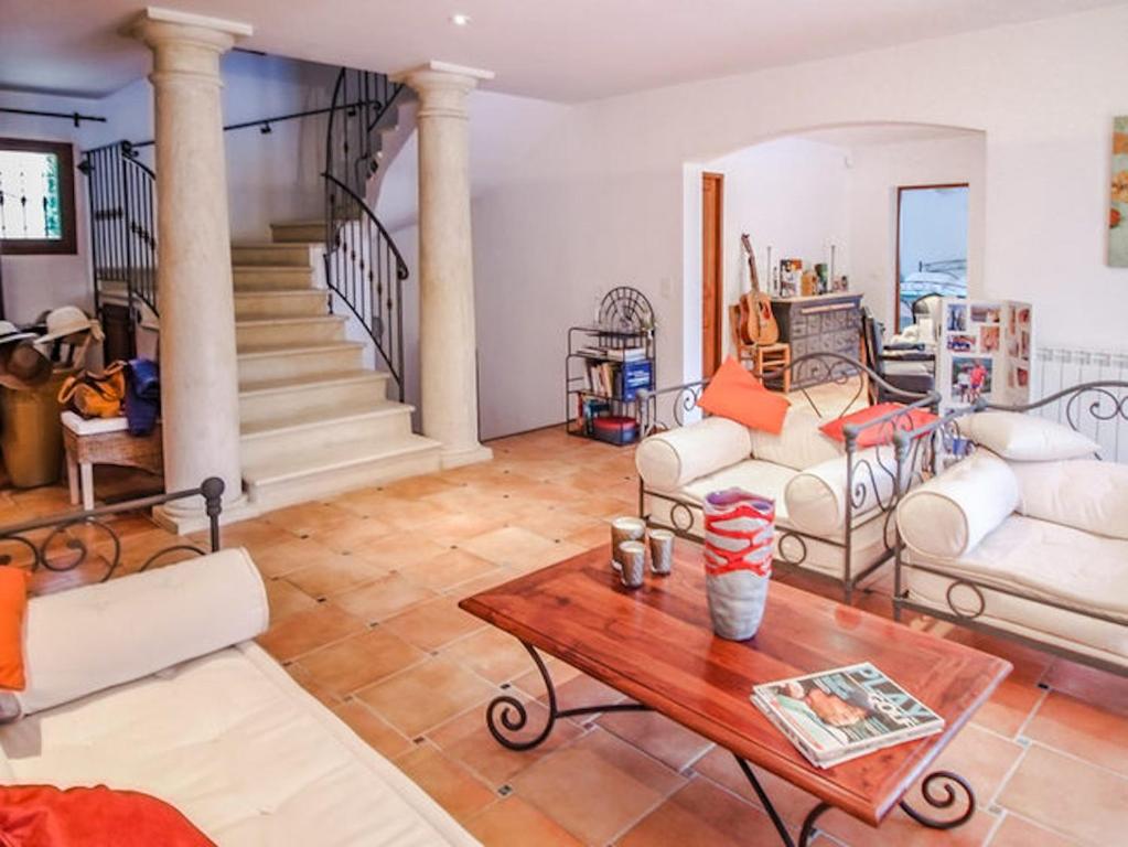 a living room with couches and a table at La Bastide des Cairns in Seillans