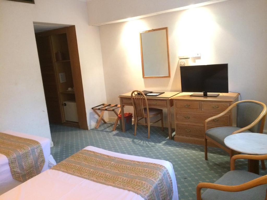 TV a/nebo společenská místnost v ubytování Terrace Hotel