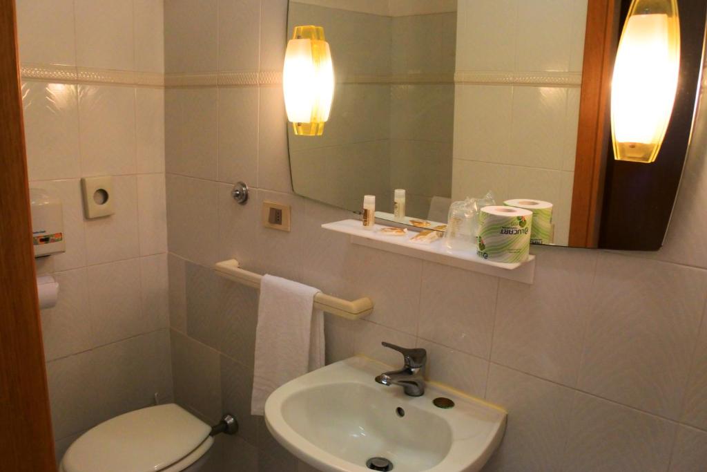 Koupelna v ubytování Hotel Loreto