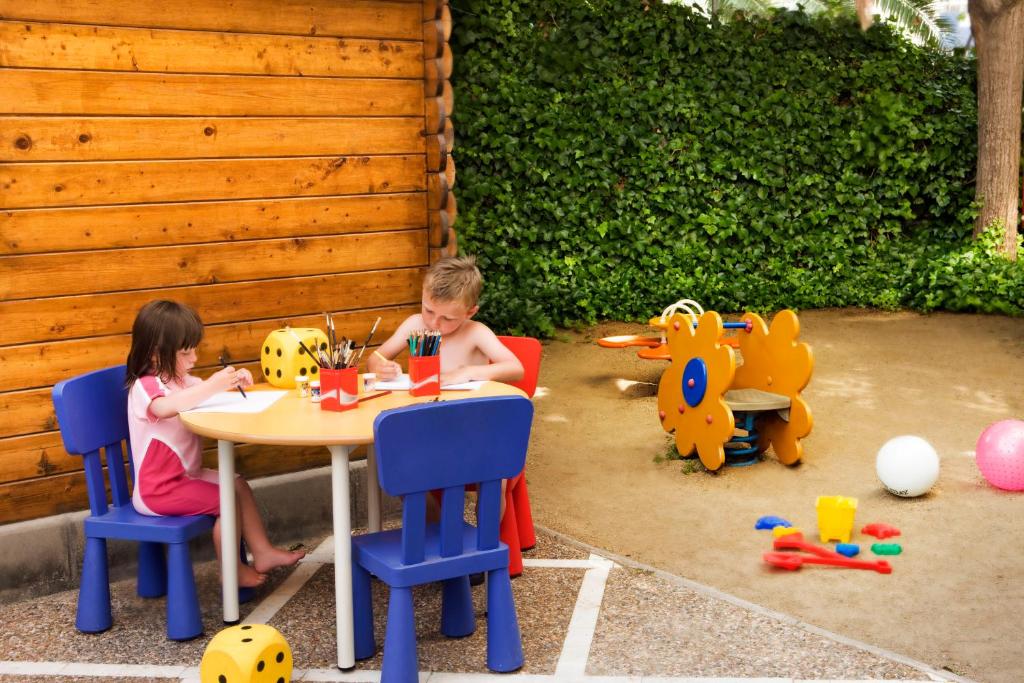 Niños alojados en H10 Salou Princess