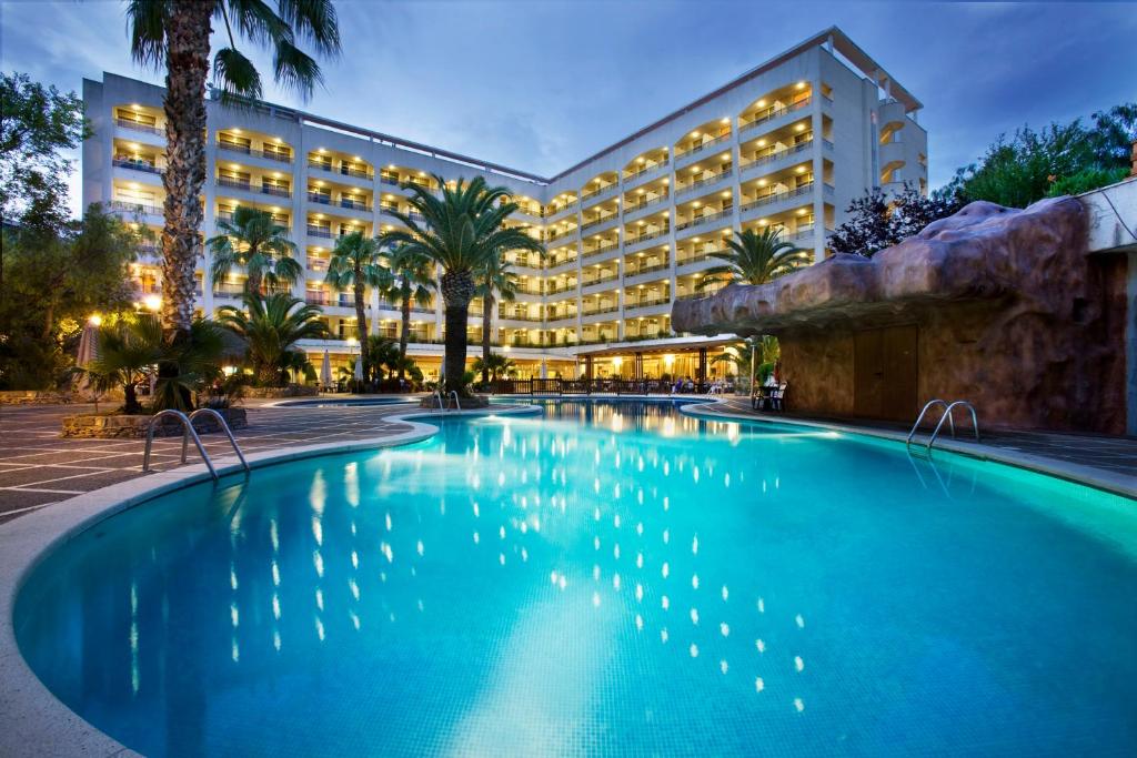 Piscina en o cerca de H10 Salou Princess