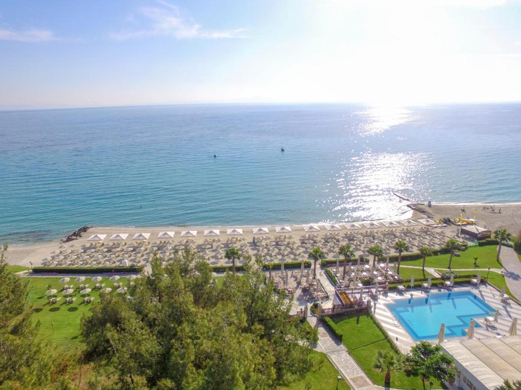 Blick auf Aegean Melathron Thalasso Spa Hotel aus der Vogelperspektive