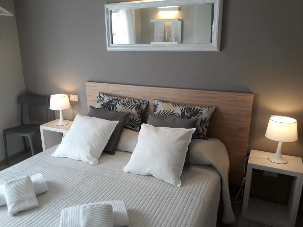 Łóżko lub łóżka w pokoju w obiekcie Santa Marta Rooms - Vernazza