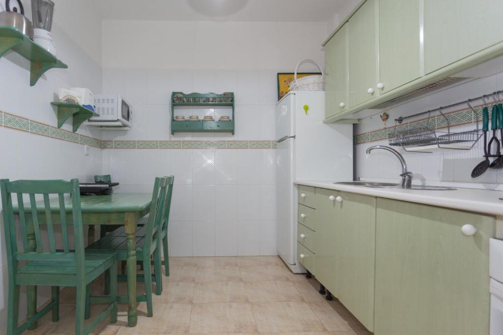Kuchyňa alebo kuchynka v ubytovaní Apartamento entero con vistas al mar en Radazul