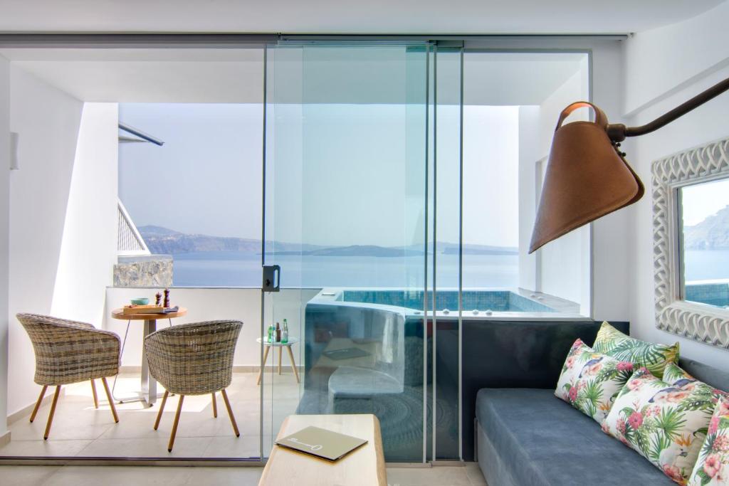 Istumisnurk majutusasutuses Santorini Secret Premium