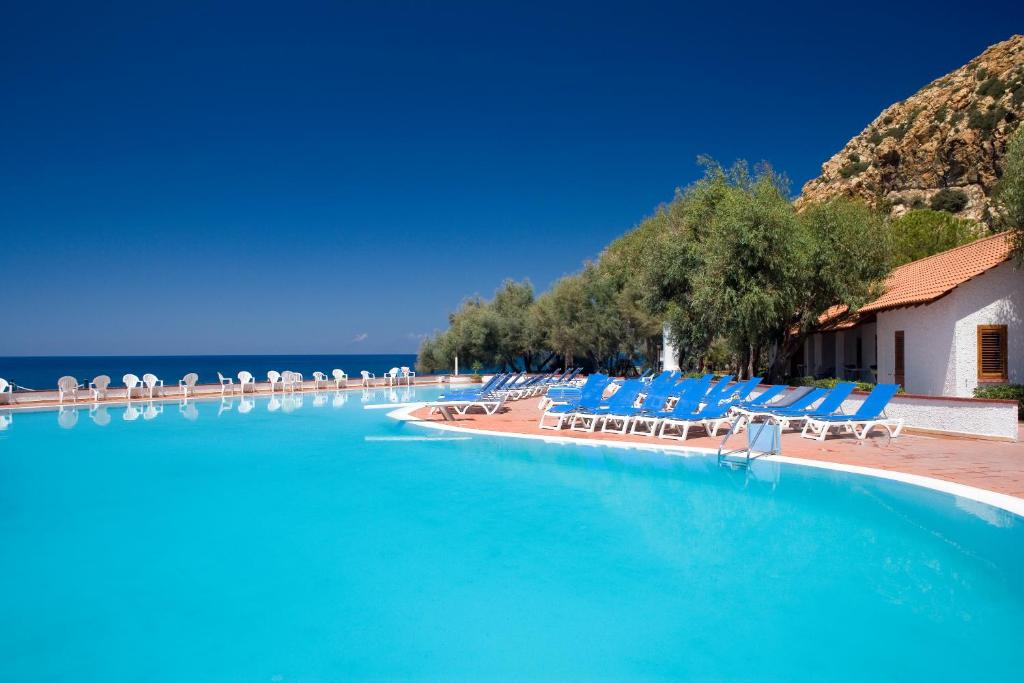 Bazén v ubytování TH Gioiosa Mare - Capo Calavà Village nebo v jeho okolí
