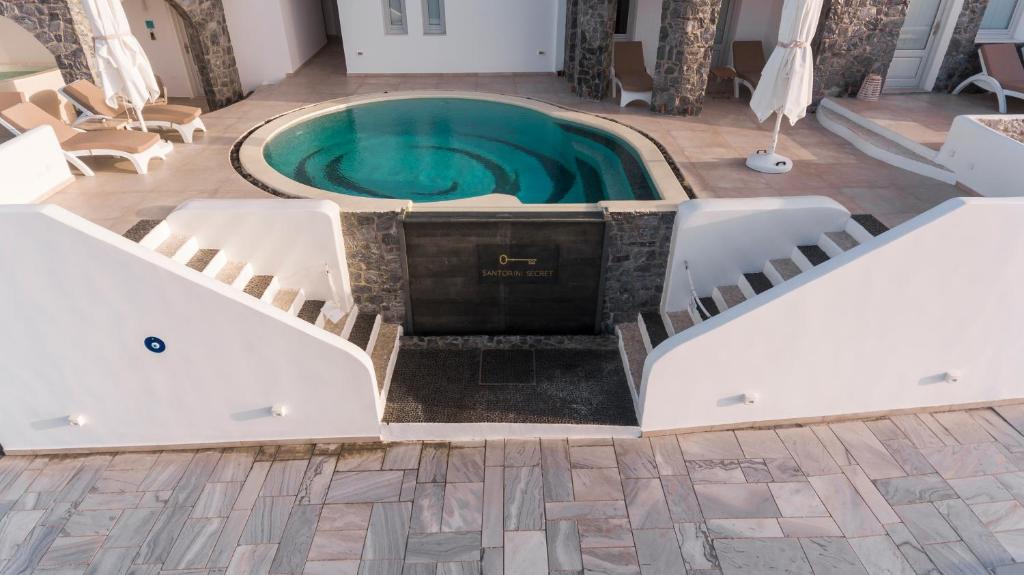 Bassein majutusasutuses Santorini Secret Premium või selle lähedal