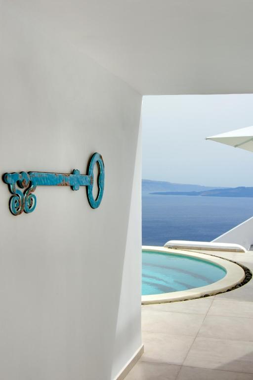 Bassein majutusasutuses Santorini Secret Premium või selle lähedal