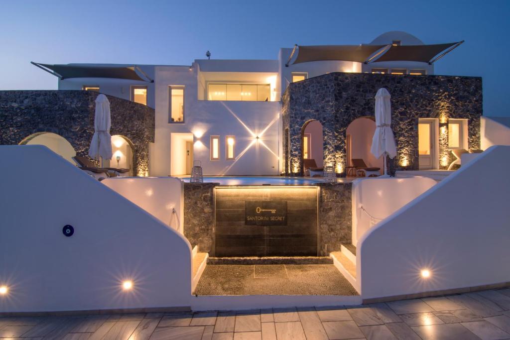 Bassein majutusasutuses Santorini Secret Premium või selle lähedal