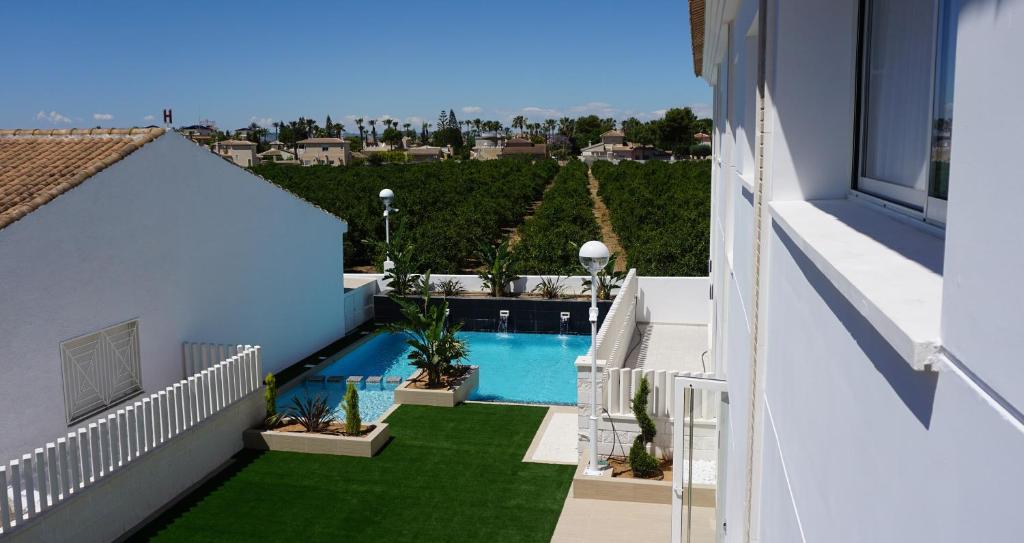 Apartamentos La Laguna I Luxury Apartments, Guardamar del ...