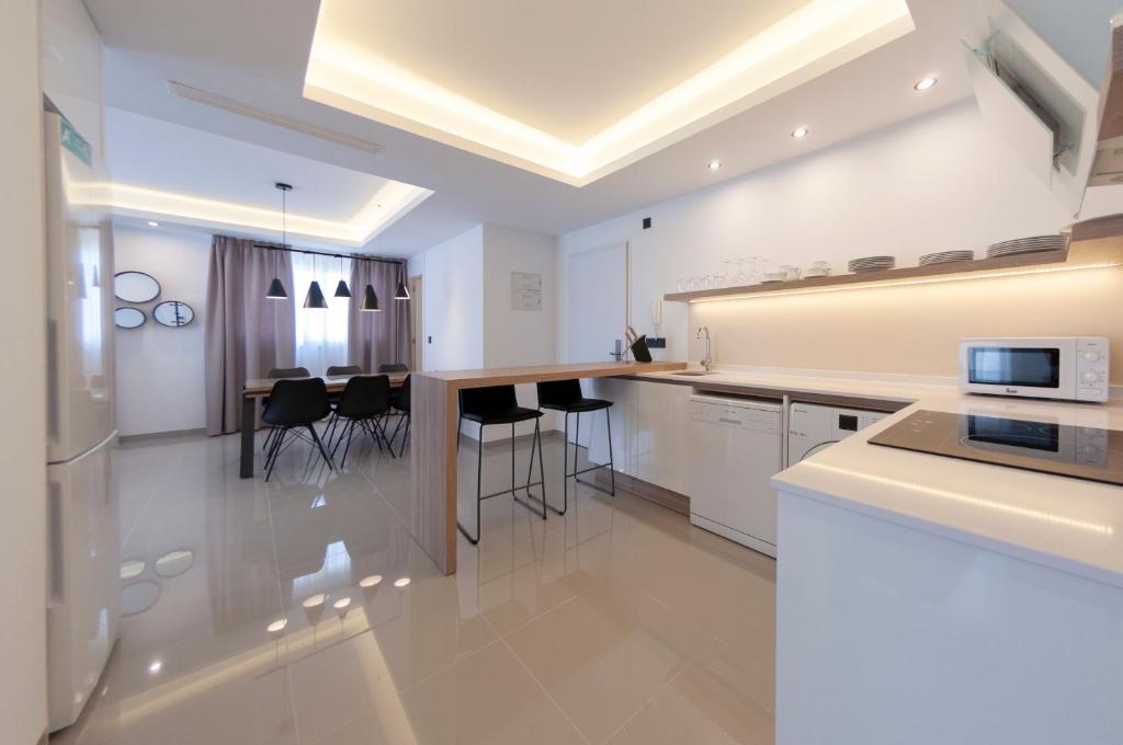 Apartamentos La Laguna I Luxury Apartments, Guardamar del ...