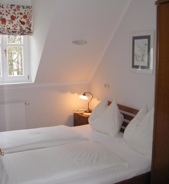 A bed or beds in a room at Winzerhaus Friedrich