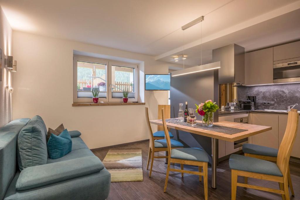 A kitchen or kitchenette at Apart Dengg