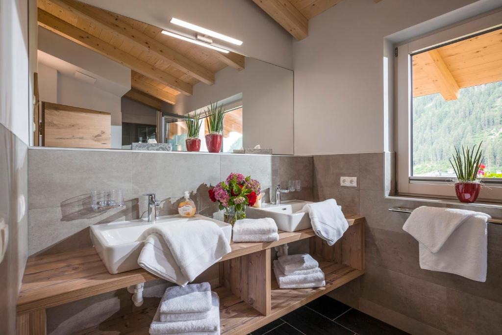 A kitchen or kitchenette at Apart Dengg
