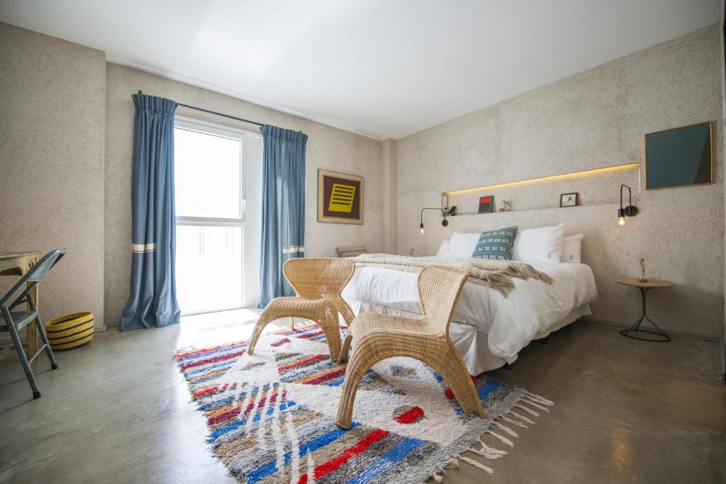 Postel nebo postele na pokoji v ubytování Kook Hotel Tarifa
