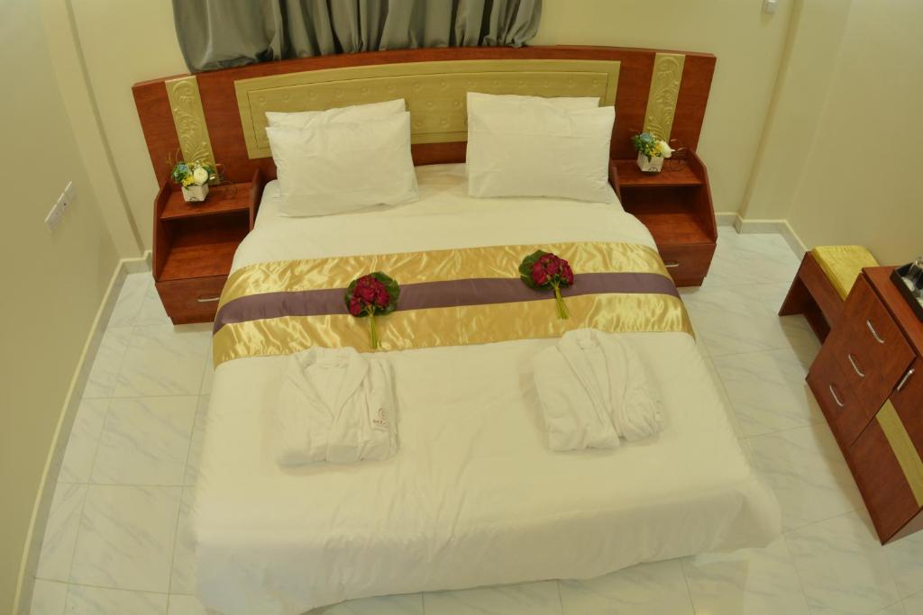 Postel nebo postele na pokoji v ubytování Bahla Jewel Hotel Apartments
