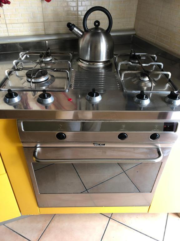 Kuchyňa alebo kuchynka v ubytovaní Caio Asinio Apartment