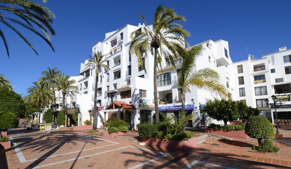 JARDINES DE ALDABA, PUERTO BANUS. ≡ Marbella, Spain ≡ Lowest Booking Rates  For Jardines De Aldaba, Puerto Banus. in Marbella, Location