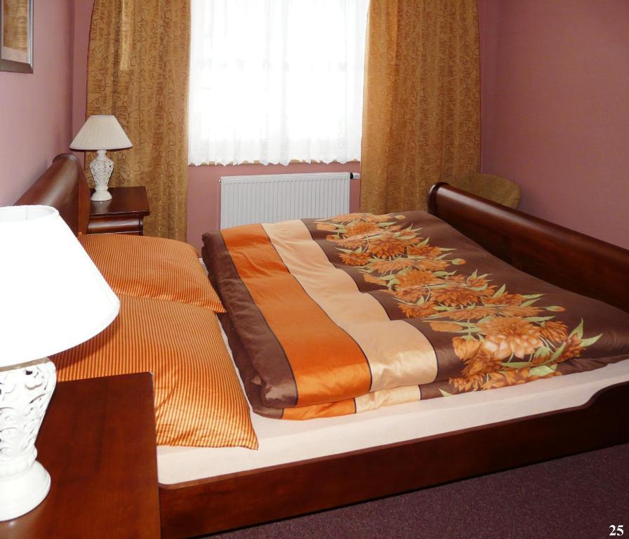 Łóżko lub łóżka w pokoju w obiekcie Resort Maják