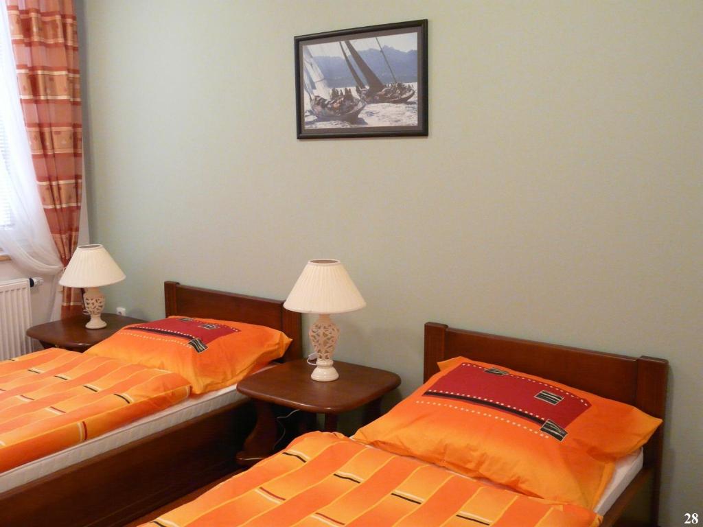 Łóżko lub łóżka w pokoju w obiekcie Resort Maják