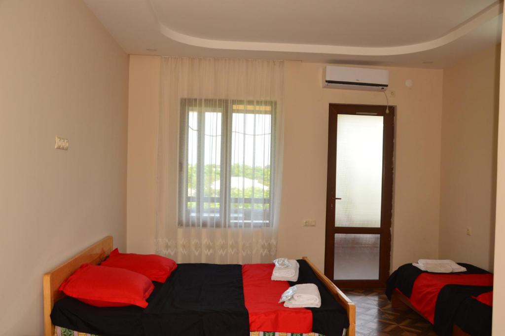 Postel nebo postele na pokoji v ubytování Kobuleti Pines Resort