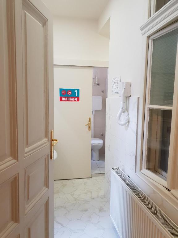 Koupelna v ubytování Booking BnB