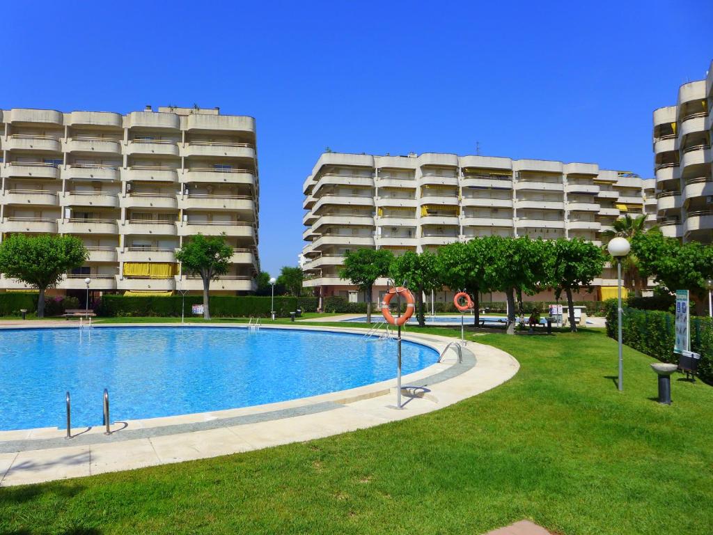 The swimming pool at or close to Rentalmar Cordoba - Sevilla - Jerez