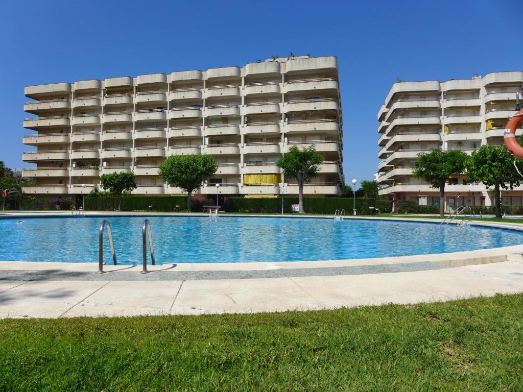 The swimming pool at or close to Rentalmar Cordoba - Sevilla - Jerez