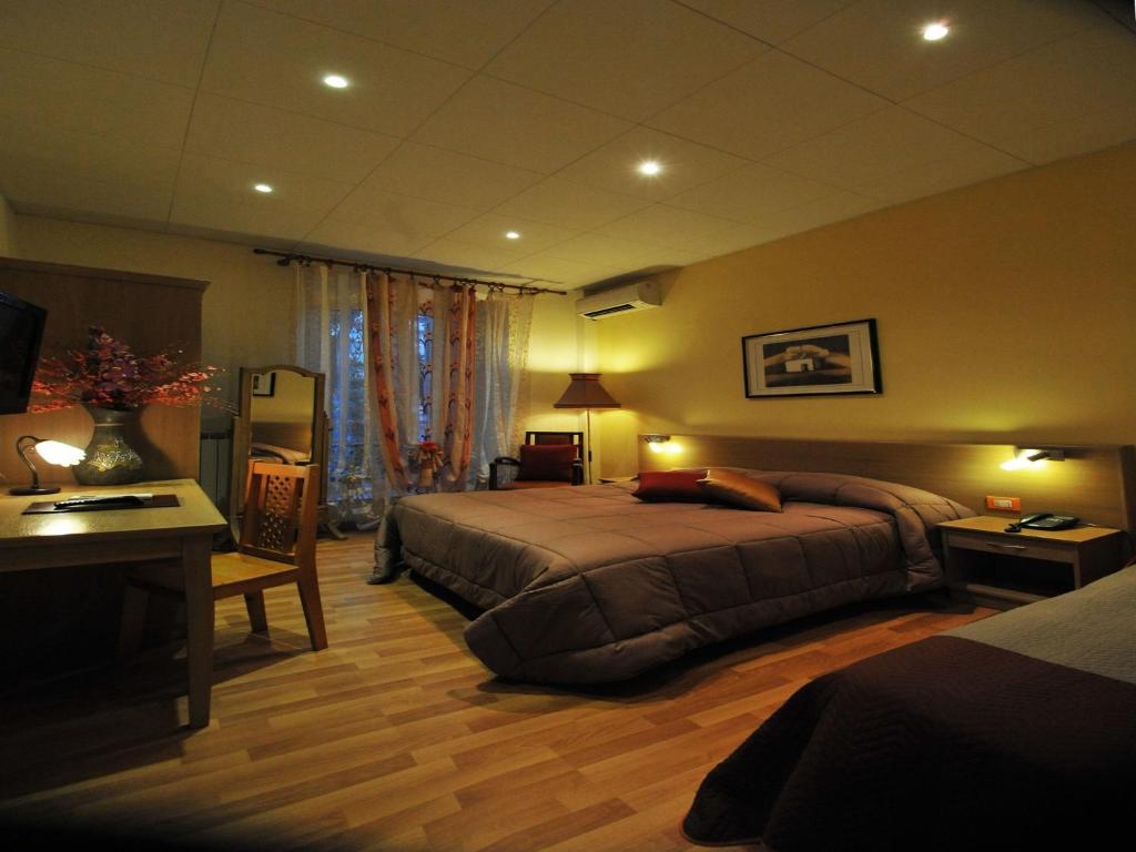 Postel nebo postele na pokoji v ubytování Hotel Alexander & Spa