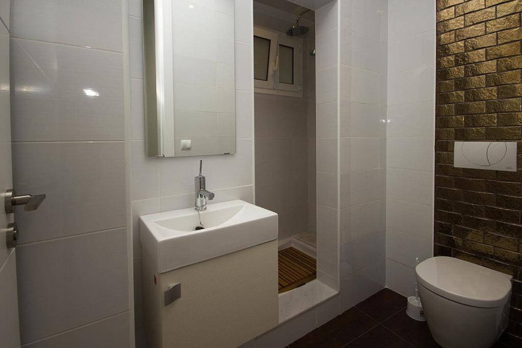 A bathroom at Total Valencia Elegance
