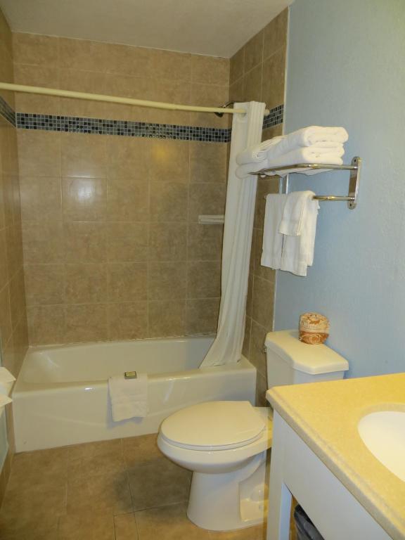 Bay Front Inn - Habitación Queen Con Dos Camas Queen