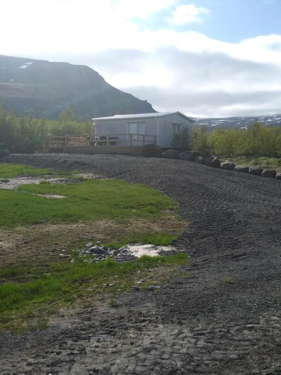 a small white building on a gravel road at Hagi 2 Road 62 nr 1 in Hagi