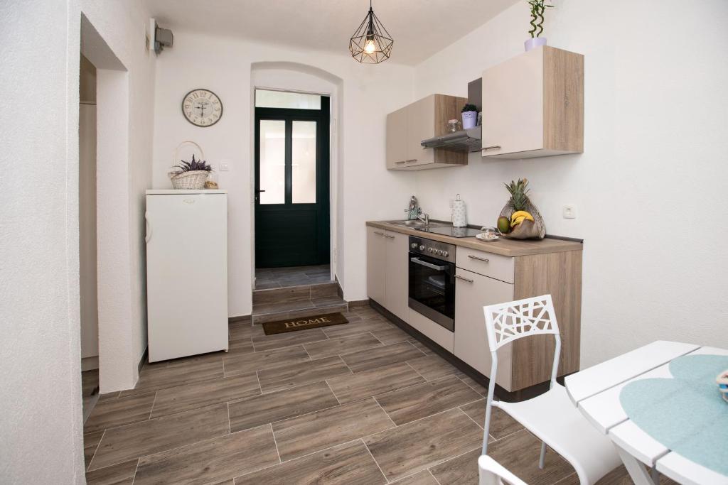 Cuisine ou kitchenette dans l'établissement Apartment Barka