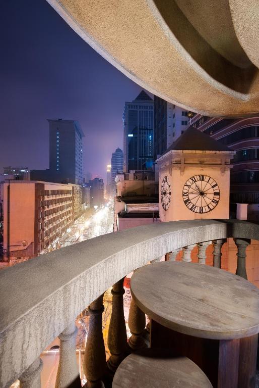Balkón nebo terasa v ubytování JingLai Bushe Hotel Bund Nanjing West Road Shanghai