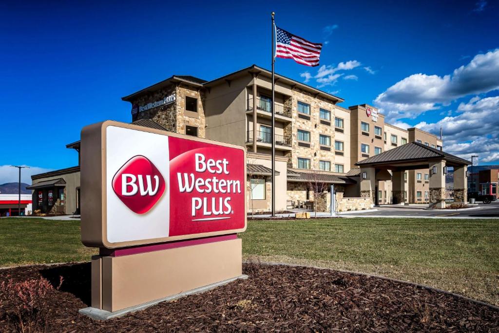 a best western plus sign in front of a building at Best Western Plus Heber Valley Hotel in Heber City