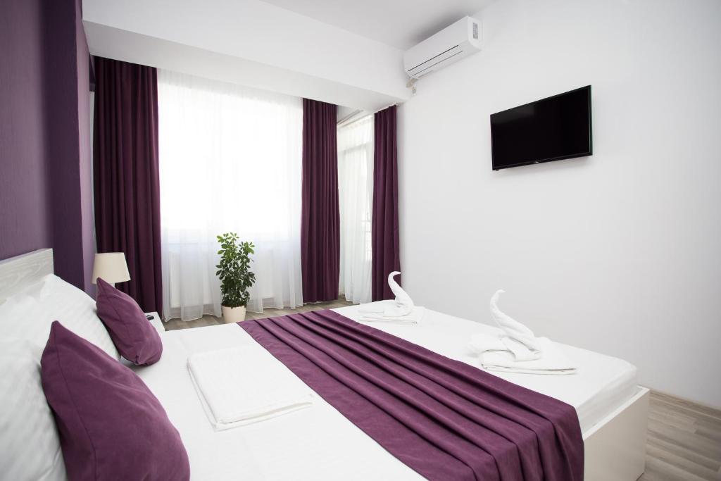 En eller flere senge i et værelse på Deea Apartment Mamaia Nord
