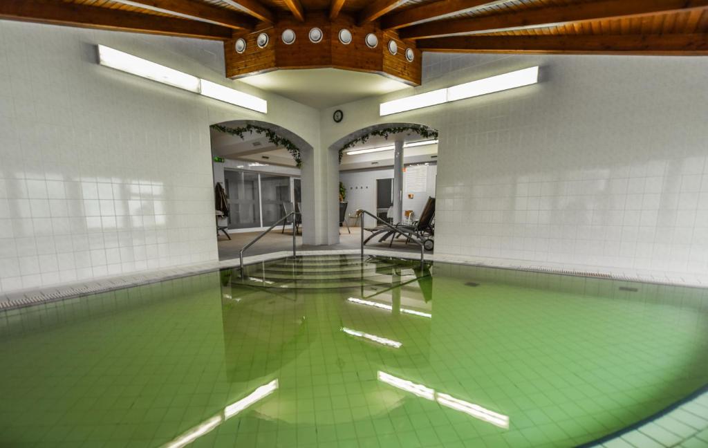 Bazén v ubytovaní Aqua Hotel Termál alebo v jeho blízkosti