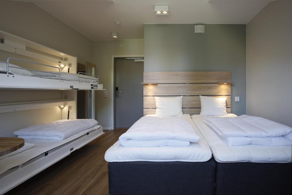 Postel nebo postele na pokoji v ubytování Kvibergs Vandrarhem - Hostel