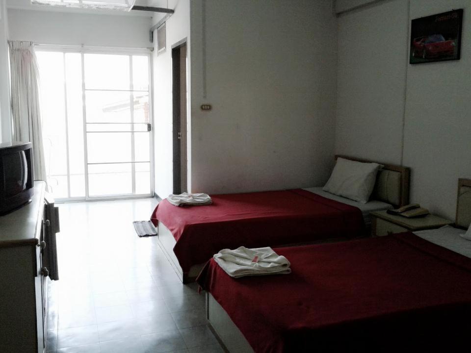 Postel nebo postele na pokoji v ubytování M In Korat Service Apartment