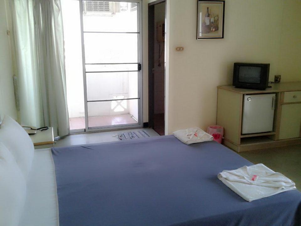 Postel nebo postele na pokoji v ubytování M In Korat Service Apartment